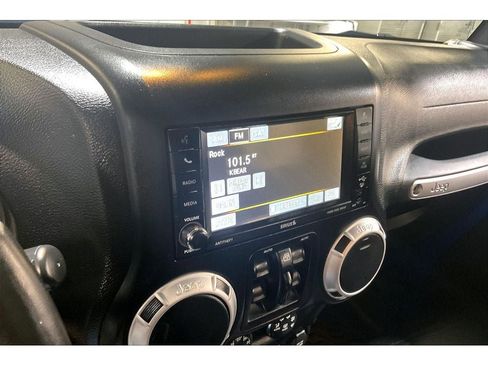 Used 2016 Jeep Wrangler Unlimited Sahara w/ Connectivity Group image 22