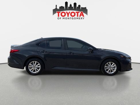 Used 2025 Toyota Camry LE w/ Convenience Package image 2