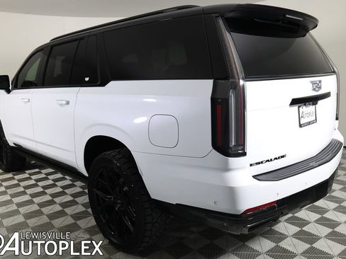 Used 2026 Cadillac Escalade ESV Platinum Sport w/ LPO, ONYX Package AWD/4WD image 7