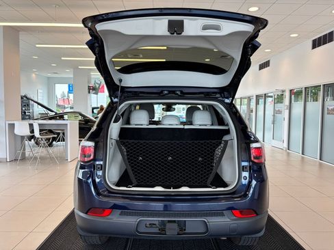 Used 2018 Jeep Compass Latitude w/ Popular Equipment Group AWD/4WD image 9