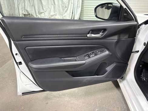 Used 2025 Nissan Altima 2.5 SV FWD image 20
