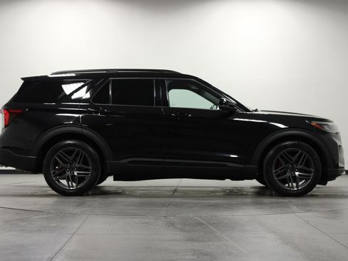 Used 2025 Ford Explorer ST AWD/4WD image 3