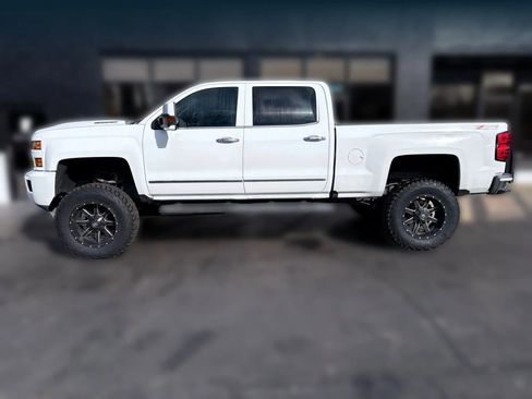 Used 2017 Chevrolet Silverado 2500 LTZ image 2