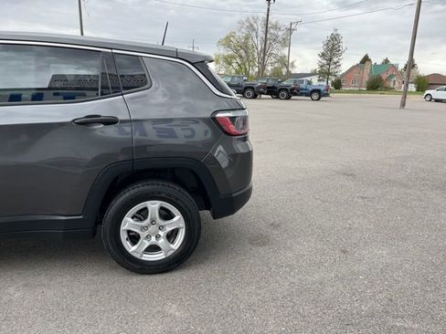 Used 2022 Jeep Compass Sport AWD/4WD image 9