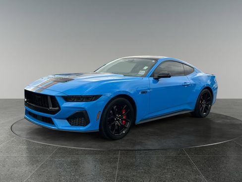 Used 2025 Ford Mustang GT RWD image 3