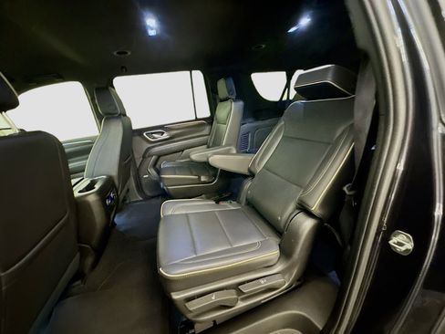 Used 2023 Chevrolet Suburban Premier image 29