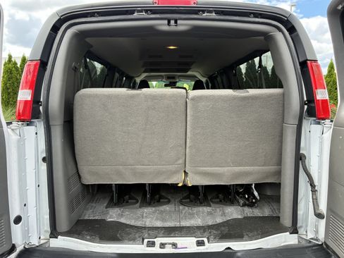 Used 2025 Chevrolet Express 3500 LT w/ LT Preferred Equipment Group RWD image 12