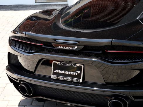 Used 2023 McLaren GT RWD image 17