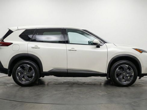 Used 2025 Nissan Rogue SV AWD/4WD image 11