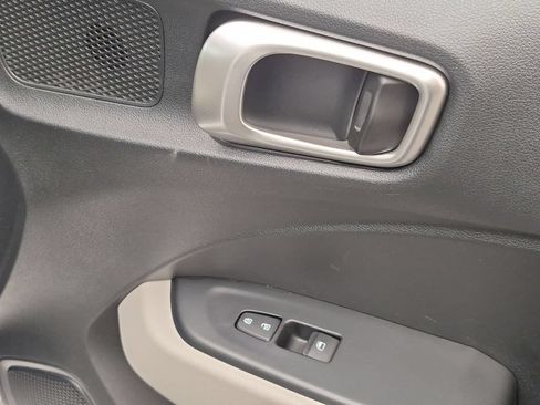 Used 2025 Hyundai Venue SEL FWD image 33