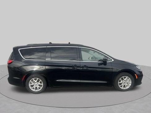 Used 2022 Chrysler Pacifica Touring-L FWD image 9