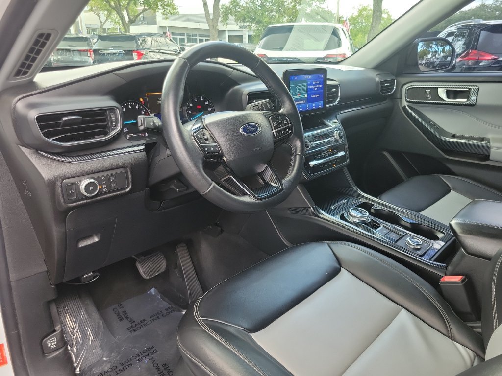 Used 2022 Ford Explorer XLT w/ Equipment Group 202A AWD/4WD image 16