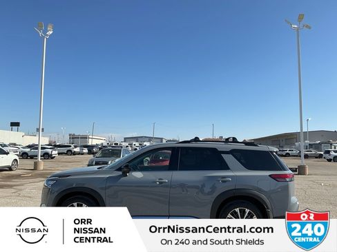 New 2026 Nissan Pathfinder Platinum image 8