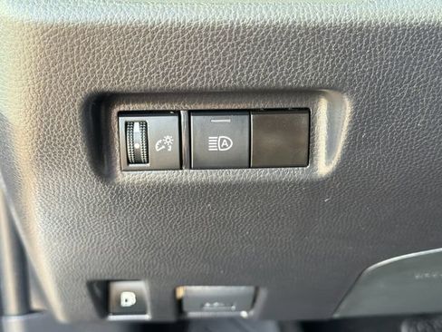 Used 2025 Toyota RAV4 LE AWD/4WD image 27