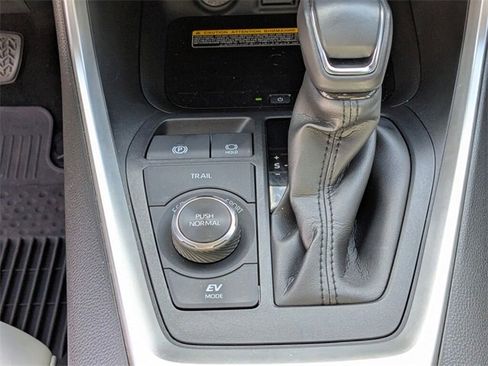 Used 2021 Toyota RAV4 XLE Premium image 20