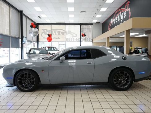 Used 2022 Dodge Challenger R/T Scat Pack RWD image 5