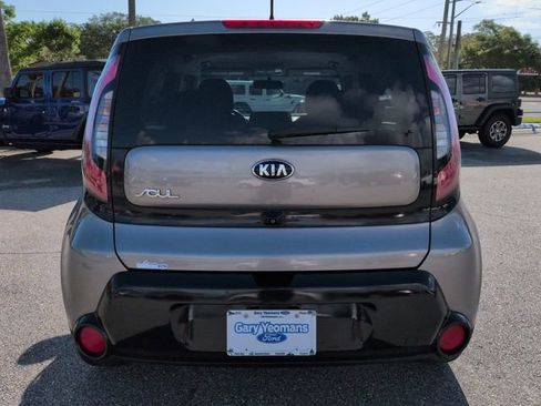 Used 2016 Kia Soul + FWD image 5