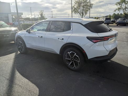 New 2026 Chevrolet Equinox EV LT image 6