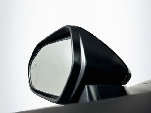 Used 2025 Toyota Camry SE FWD image 16