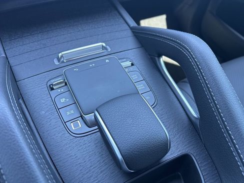 Used 2025 Mercedes-Benz GLE 450e 4MATIC image 25