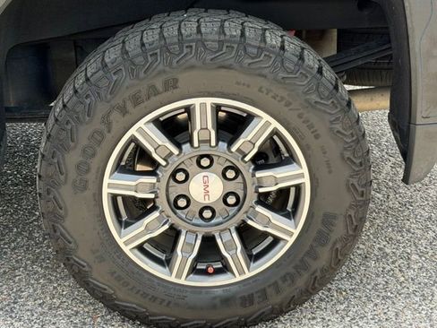 Used 2024 GMC Sierra 1500 AT4 w/ Technology Package AWD/4WD image 10
