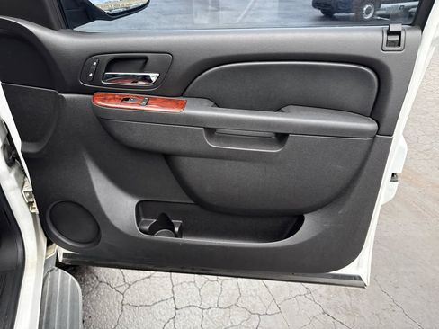 Used 2011 Chevrolet Avalanche LT w/ Luxury Package image 26