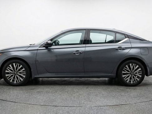 Used 2025 Nissan Altima 2.5 SV FWD image 5
