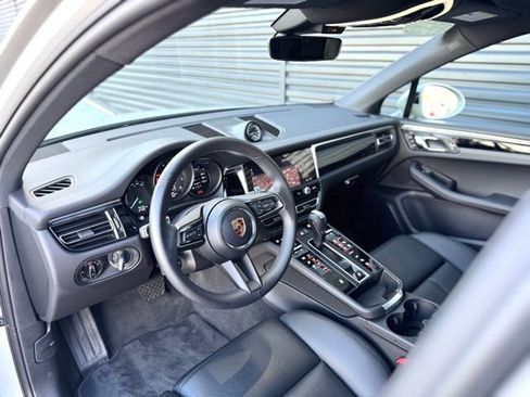 Certified 2026 Porsche Macan AWD/4WD image 4