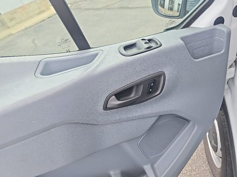 Used 2016 Ford Transit 250 130 Low Roof RWD image 24