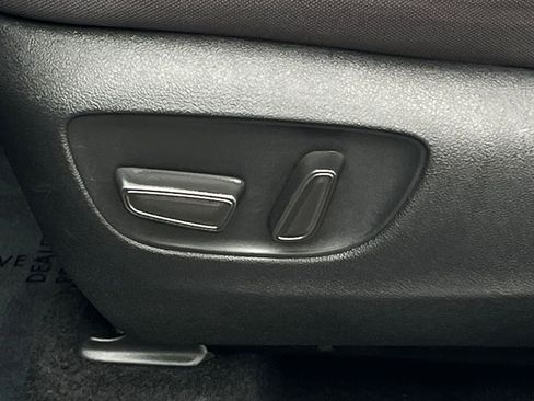 Used 2025 Toyota Highlander LE FWD image 22