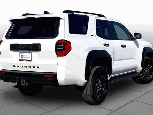 Used 2025 Toyota 4Runner SR5 AWD/4WD image 13