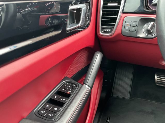 Used 2022 Porsche Cayenne S AWD/4WD image 32