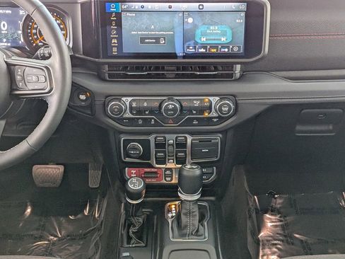 Used 2025 Jeep Wrangler Unlimited Rubicon w/ Convenience Group image 16