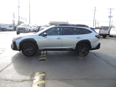 Used 2023 Subaru Outback Onyx Edition XT image 2