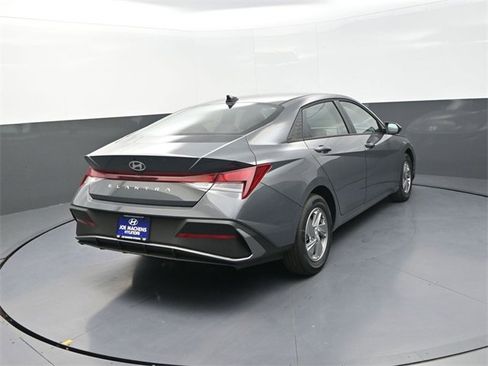 New 2026 Hyundai Elantra SE image 8