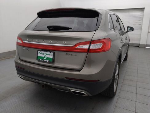 Used 2017 Lincoln MKX Reserve w/ Luxury Package AWD/4WD image 9