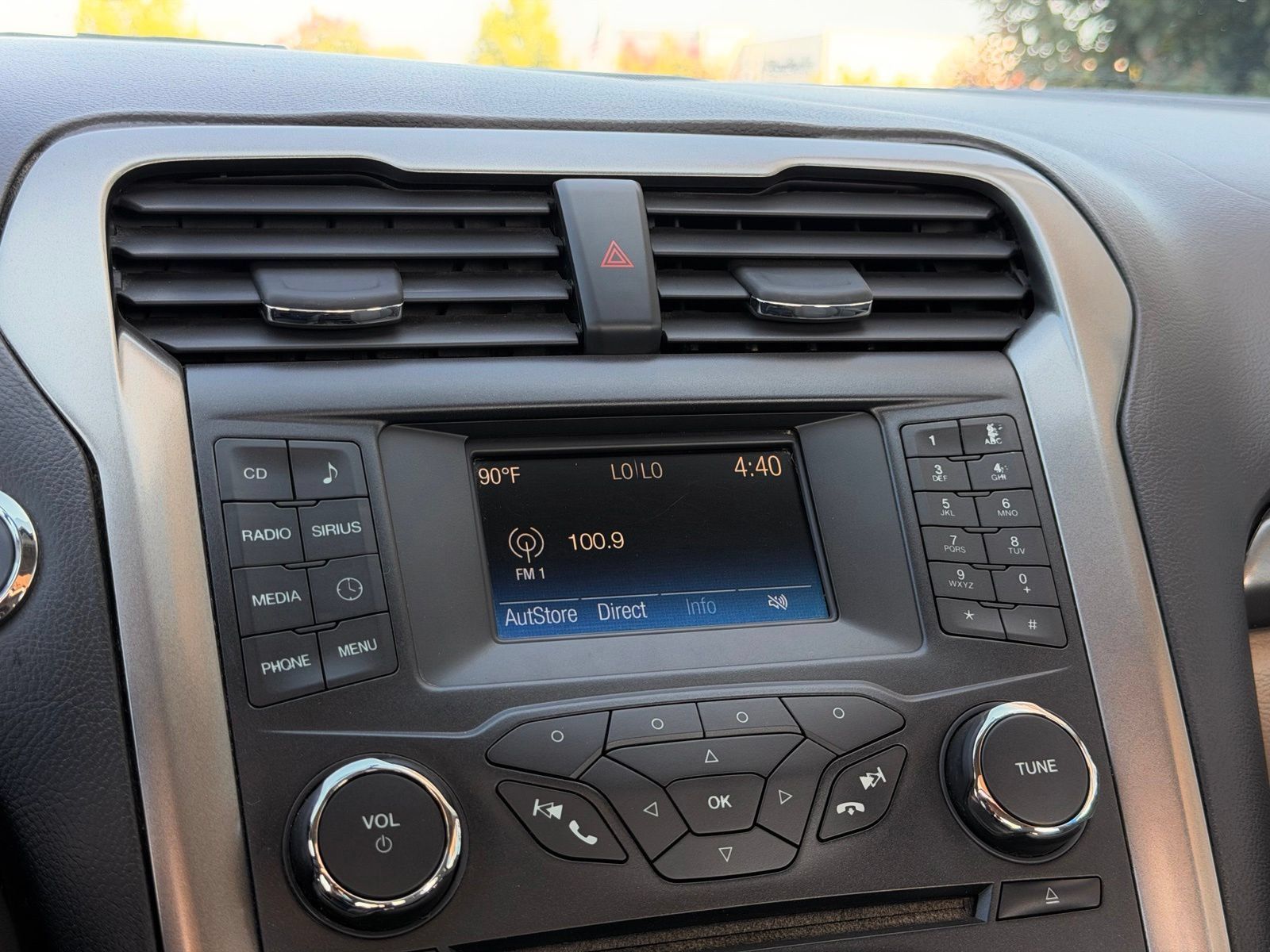 Used 2017 Ford Fusion SE FWD image 30