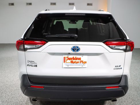Used 2023 Toyota RAV4 XLE Premium image 8