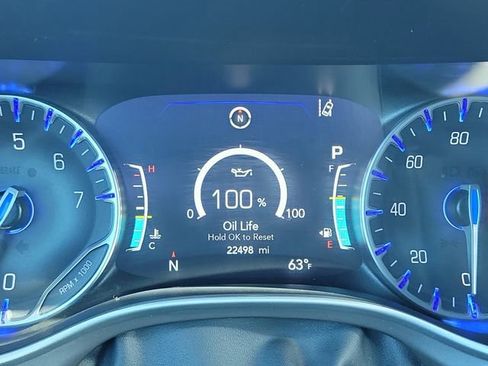 Used 2025 Chrysler Pacifica Select image 28