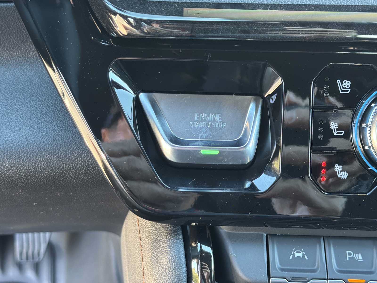 New 2026 GMC Sierra 1500 AT4 w/ AT4 Premium Package AWD/4WD image 9