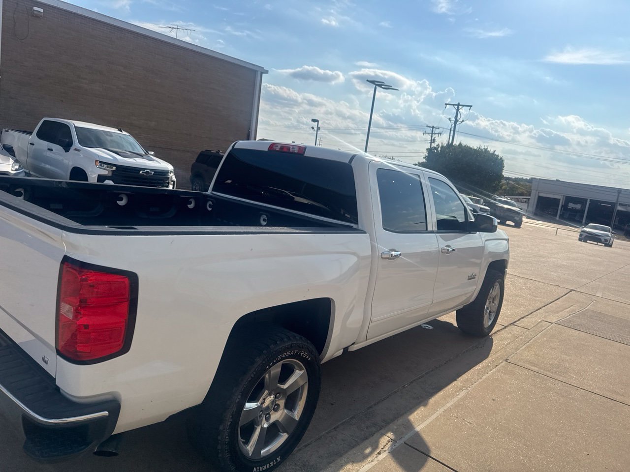 Used 2018 Chevrolet Silverado 1500 LT w/ Texas Edition RWD image 11