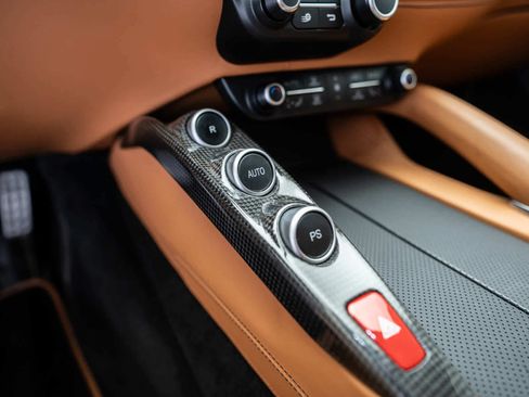 Used 2018 Ferrari GTC4Lusso AWD/4WD image 25