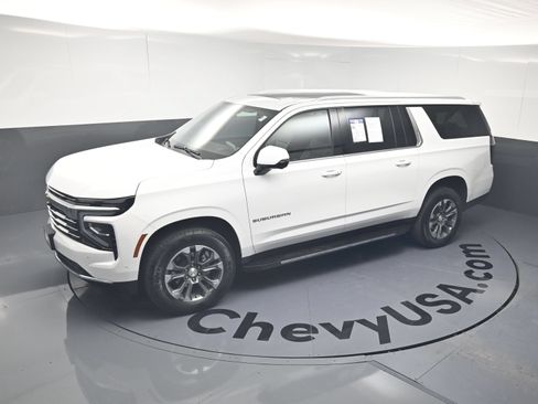 Used 2025 Chevrolet Suburban LT w/ Comfort Package AWD/4WD image 28