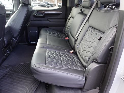 Used 2024 GMC Sierra 1500 Elevation image 23