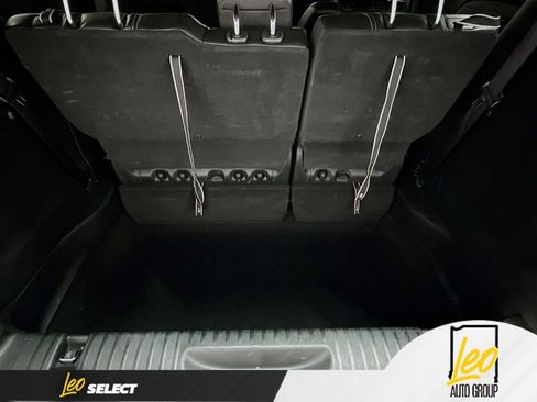 Used 2025 Chrysler Pacifica Select FWD image 28