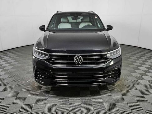 Certified 2023 Volkswagen Tiguan SE R-Line FWD image 38