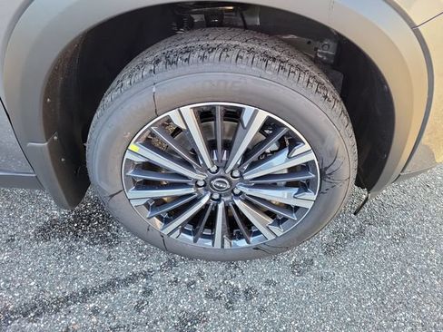 New 2026 Nissan Pathfinder Platinum FWD image 5