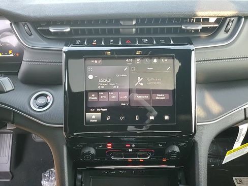 New 2025 Jeep Grand Cherokee Laredo X w/ Luxury Tech Group I image 17