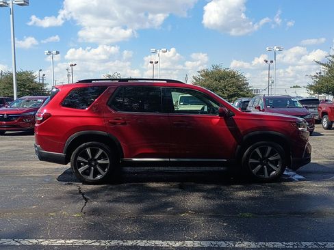 Used 2024 Honda Pilot Touring image 2