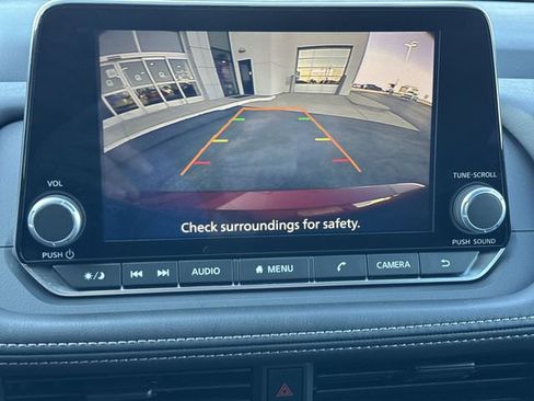 Used 2025 Nissan Rogue S FWD image 23